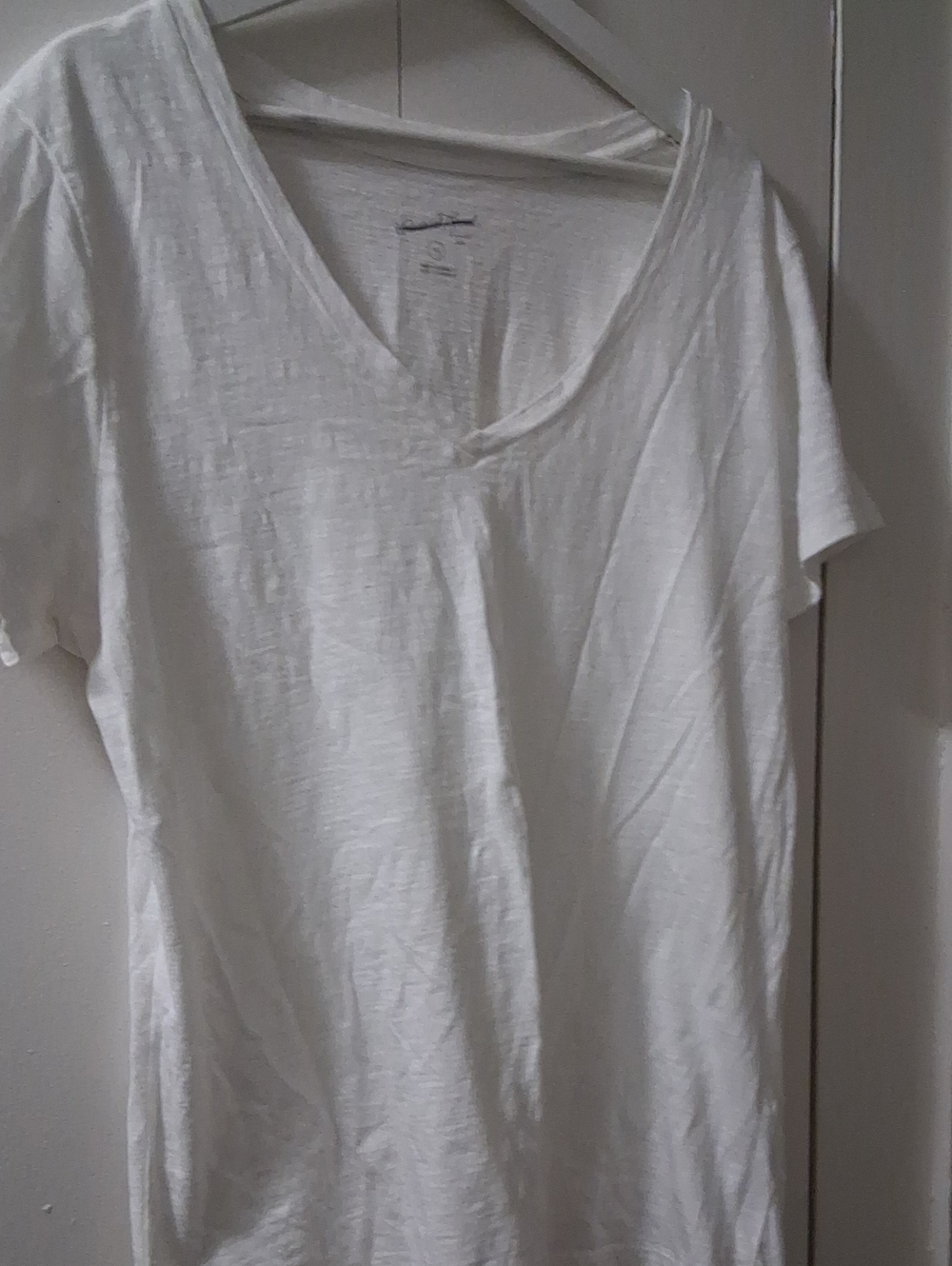 Universal Thread White V-Neck Short Sleeve Tee
